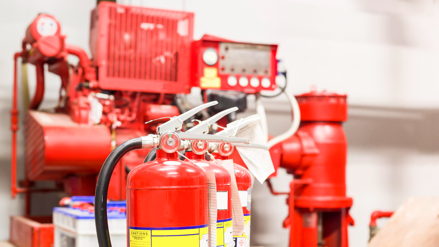 extintor-rojo-listo-usarse-caso-emergencia-incendio-interior-1.jpg