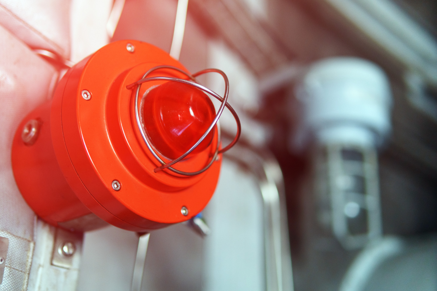 lampara-roja-alarma-contra-incendios-emergencia.jpg